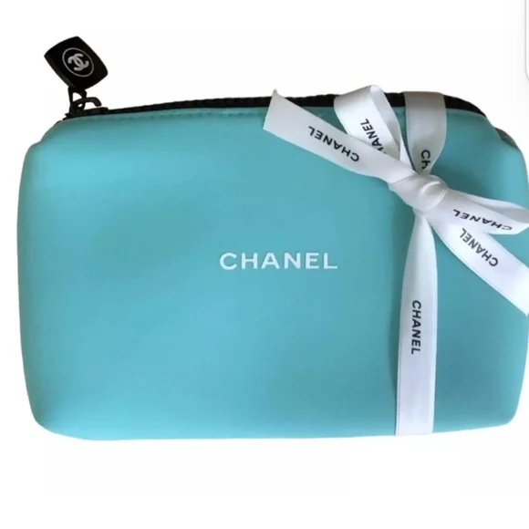CHANEL Tiffany Blue Cosmetic Bag - Picture 4 of 4